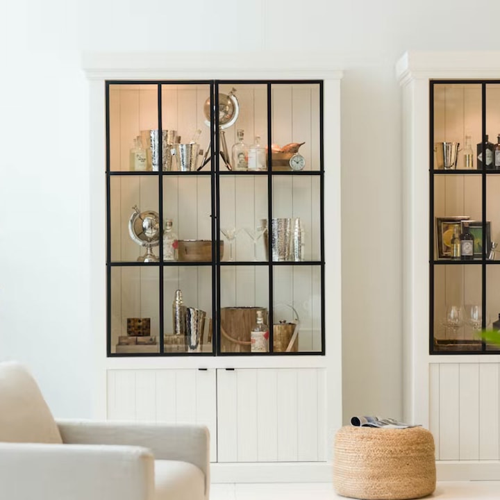 Vitrina usi metal cod MC 19 W cu dimensiunea 138 x 44 x 222 cm