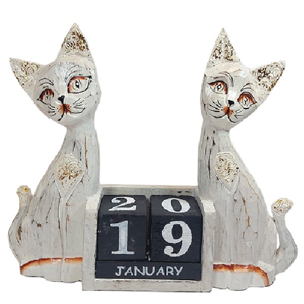 Calendar ArtDeco Pisici albe, lucrat manual din lemn, dimensiuni 21 cm inaltime, 25 cm lungime si 5 cm latime