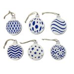 Set 6 ornamente brad Craciun, diametru 9 cm, alb / albastru, imprimate 3D, model 2027