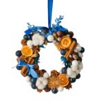 Coronita decorativa de Craciun, cu mix de elemente naturale si globuri, albastru, 32 cm