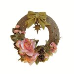 Coronita Craciun, WALL PAINTING AND DECOR, lucrata manual, flori, conuri, steluta, sfoara pe suport de carton, diametrul 33 cm