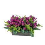 Aranjament floral in vas dreptunghiular din piatra, DADY, cu flori artificiale fucsia si verdeata artificiala, 24x14x16 cm