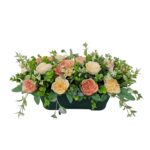 Jardiniera ingusta cu flori artificiale crem si somon, DADY, si verdeata decorativa artificiala, 38x22x20 cm