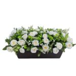 Jardiniera cu flori artificiale albe, Dady, si verdeata decorativa artificiala, dimensiuni aranjament 48x28x22 cm