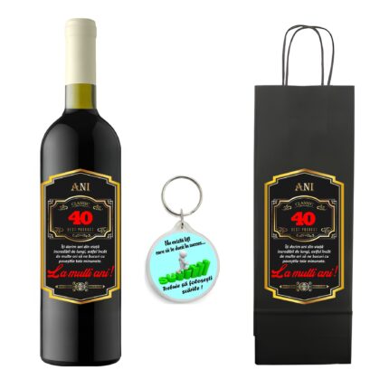 Set personalizat sticla de vin rosu, demisec, Feteasca Neagra, 750 ml, breloc succes si punga de cadouri cu imprimeu La multi ani! Best product 40 ani