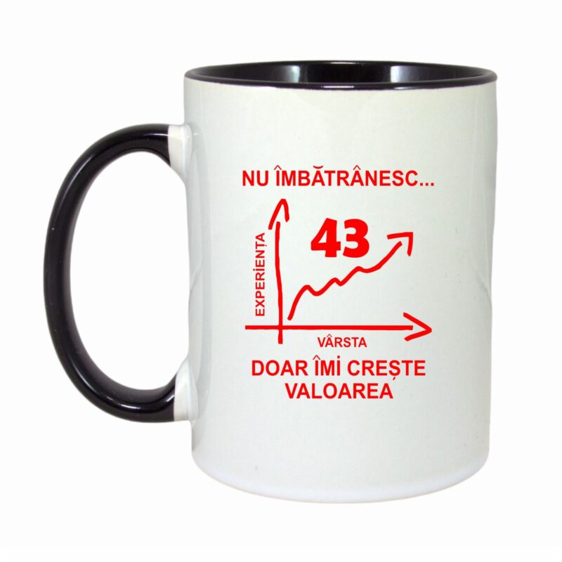 Cana personalizata cu interior negru, "Nu imbatranesc doar imi creste valoarea, 43 ani", 330ml