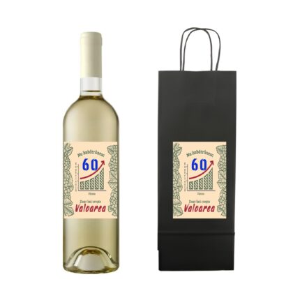 Set personalizat sticla de vin alb, demisec, Sauvignon Blanc, 750 ml si punga de cadouri cu imprimeu Nu Imbatranesc, creste valoarea 60 ani