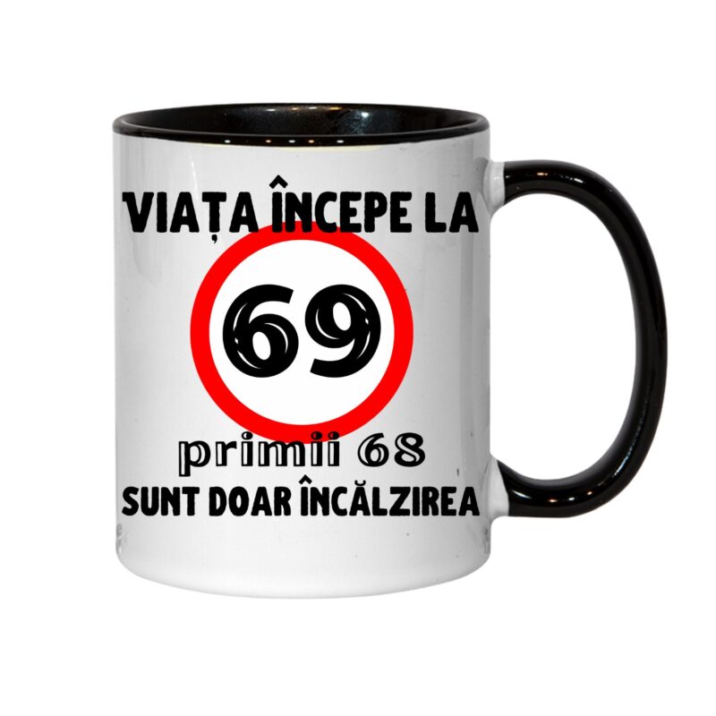 Cana personalizata - Viata incepe la 69 de ani, negru interior, 330 ml