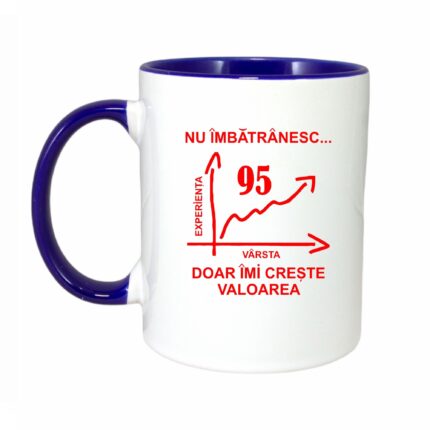Cana personalizata cu interior albastru, "Nu imbatranesc doar imi creste valoarea, 95 ani", 330ml