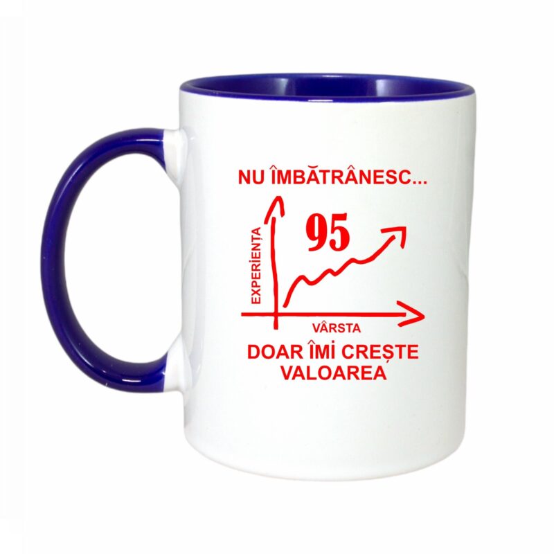 Cana personalizata cu interior albastru, "Nu imbatranesc doar imi creste valoarea, 95 ani", 330ml
