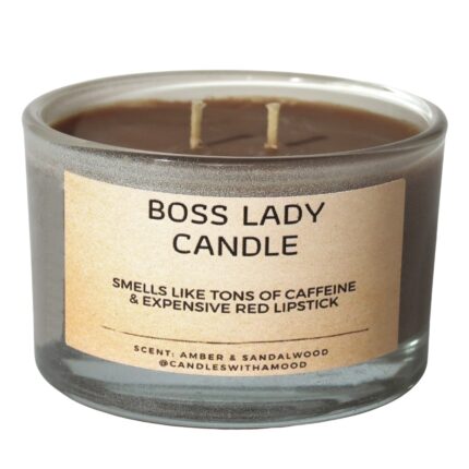 Lumanare parfumata Candles with a mood, Boss Lady, din ceara de soia, cu aroma de ironie si buna dispozitie, 220 g