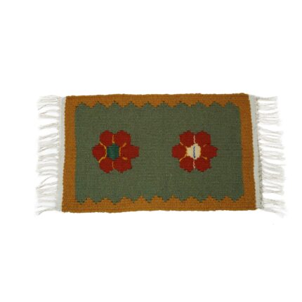 Covor traditional flori de camp, lucrat manual, 37 x 21.5 cm