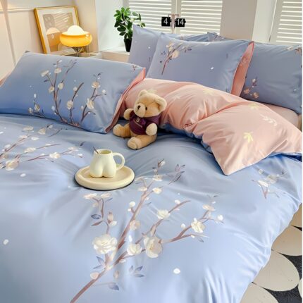 Lenjerie bumbac satinat JOZY®, 4 piese, albastru cu imprimeuri florale, design clasic si elegant