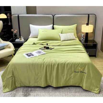 Set Lenjerie de pat Uni din Matase Satinata, Brodata cu model, Pentru Pat Dublu cu Pilota subtire de vara 200 x 230 cm, Cearceaf de pat 245 x 250, Fata de perna 50 x 70, Verde praz, MP-003