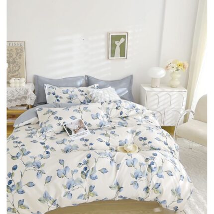 Set Lenjerie de pat dublu, 2 persoane, Pucioasa, Bumbac, 6 Piese, Cearceaf de pat 240 x 250 cm, Cearceaf pilota cu Doua Fete 200 x 230 cm, 2 fete de perna 70 x 70 cm, 2 fete de perna 55 x 75 cm, Gri/Alb/Bleu, Model Floral, FFP-0073