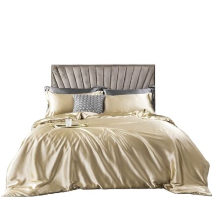 Set de Pat din Satin, Auriu, Patru Piese: Husa pentru Pilota, Asternut si 2 Fete de Perna, Ideal pentru Paturi de 180 x 200 cm